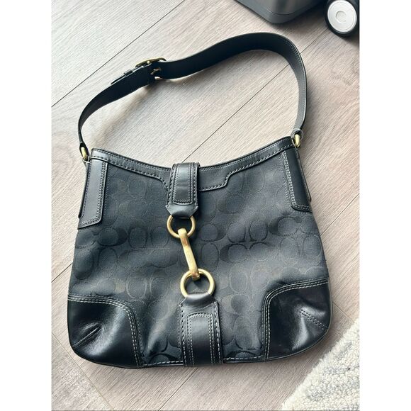 COACH Black signature Jacquard Leather  vintage GREAT Condition boho - Picture 1 of 5